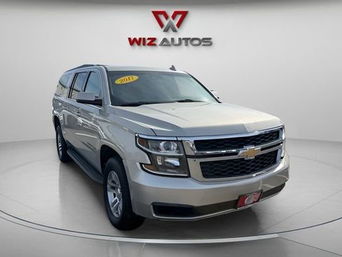 Used 2017 Chevrolet Suburban LT image 3