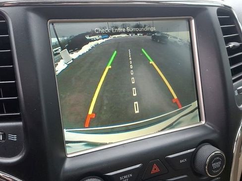 Used 2017 Jeep Grand Cherokee Limited image 4