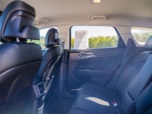 Used 2025 Kia Sportage EX image 16