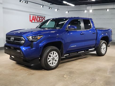 Certified 2025 Toyota Tacoma SR5 w/ SR5 Upgrade Package AWD/4WD image 3