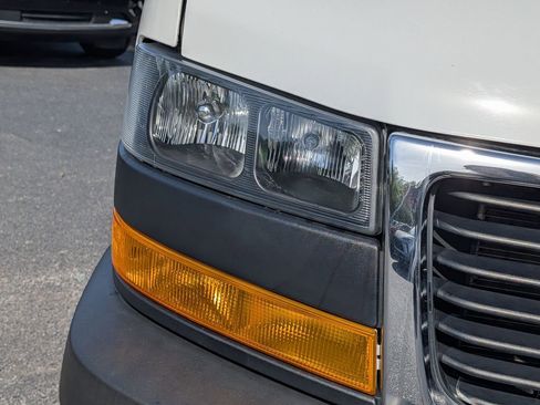 Used 2024 GMC Savana 2500 w/ Driver Convenience Package RWD image 9