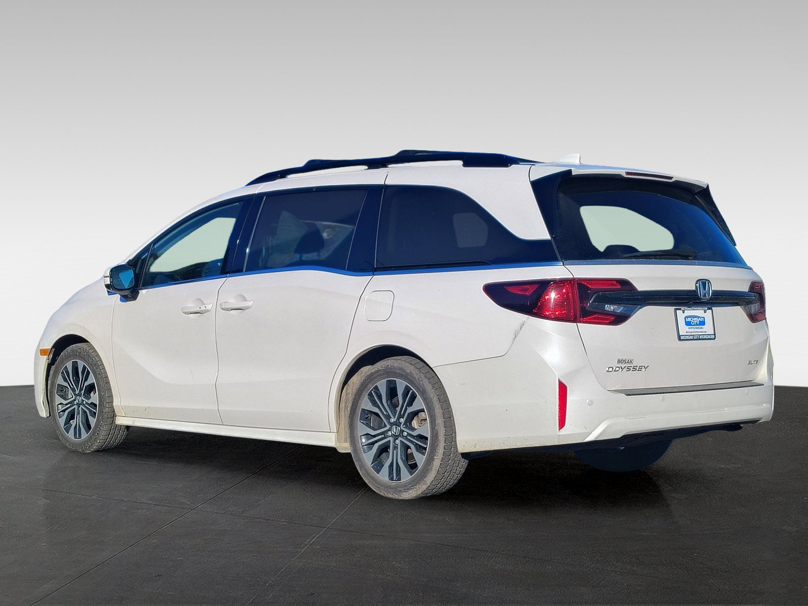 Used 2025 Honda Odyssey Elite image 7