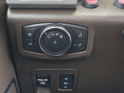 Used 2018 Ford F150 King Ranch w/ Equipment Group 601A Luxury AWD/4WD image 17