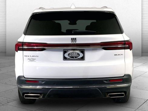 Used 2025 Buick Enclave Preferred FWD image 3
