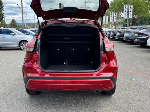 Used 2023 Nissan Kicks SR w/ SR Premium Package FWD image 8
