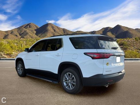 Certified 2023 Chevrolet Traverse LT FWD image 3