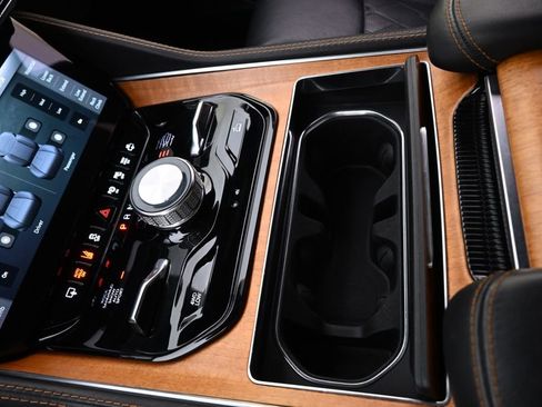 Used 2022 Jeep Grand Wagoneer Series III w/ HD Trailer Tow Package image 33