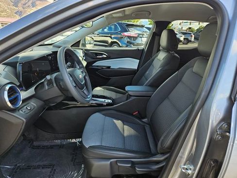 Used 2025 Chevrolet Trax LT image 14