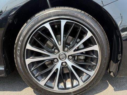 Used 2019 Toyota Camry SE w/ Convenience Package FWD image 3