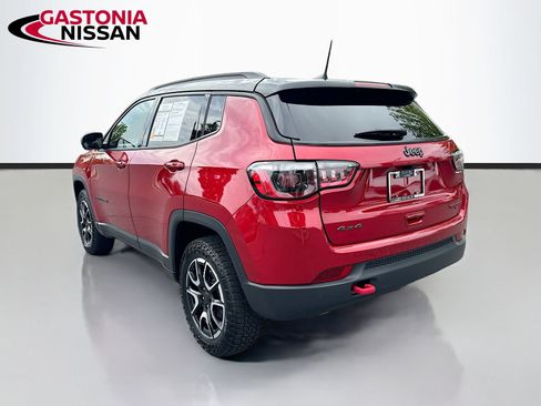 Used 2025 Jeep Compass Trailhawk AWD/4WD image 6