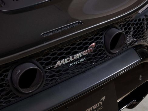 Used 2023 McLaren Artura image 27