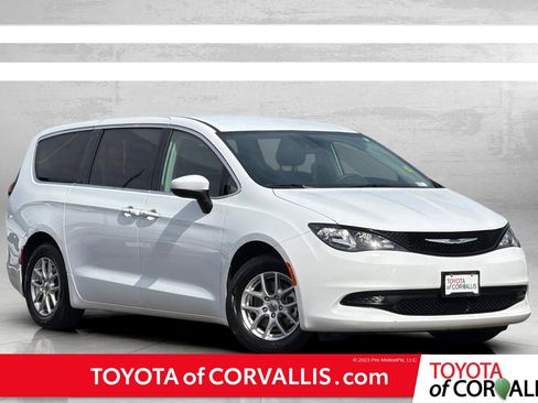 Used 2023 Chrysler Voyager LX image 1