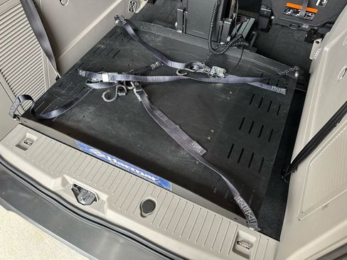 Certified 2019 Ford Transit Connect XLT FWD image 22