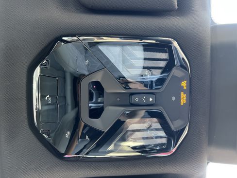Used 2023 BMW 760i xDrive AWD/4WD image 37