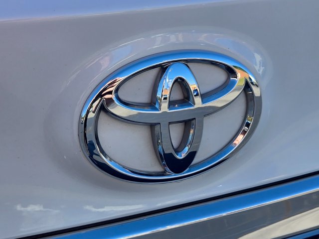 Used 2016 Toyota Avalon XLE Premium FWD image 19