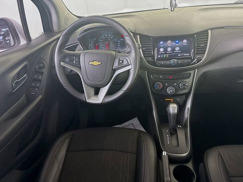 Used 2020 Chevrolet Trax LT w/ LT Convenience Package image 25