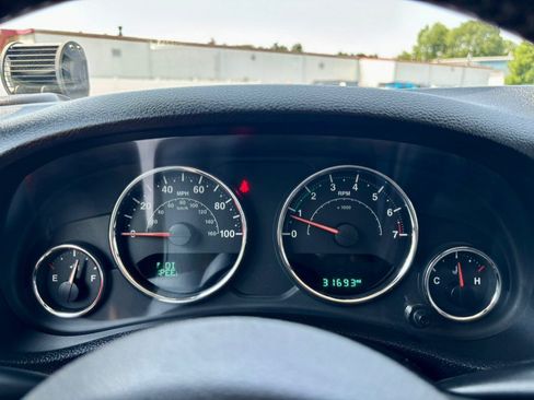 Used 2017 Jeep Wrangler Sport AWD/4WD image 17