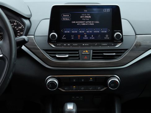 Used 2024 Nissan Altima 2.5 SV image 9