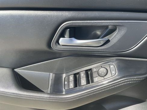 Used 2024 Nissan Rogue SV FWD image 23