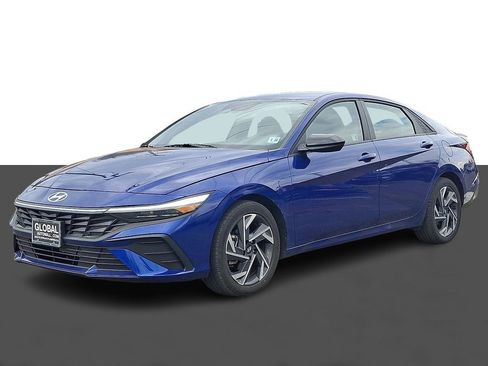 Used 2025 Hyundai Elantra Sport image 3