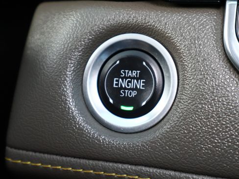 Used 2024 Chevrolet Colorado ZR2 w/ Technology Package AWD/4WD image 15