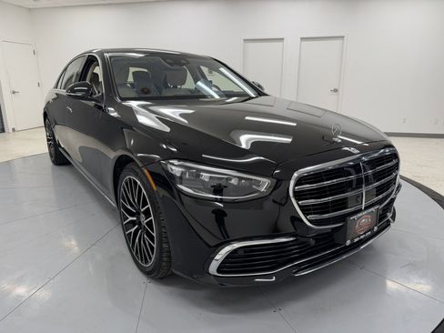 Used 2022 Mercedes-Benz S 580 4MATIC Sedan image 2