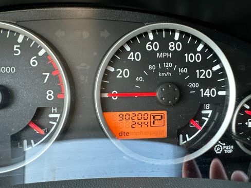 Used 2010 Nissan Frontier LE w/ LE Value Truck Pkg AWD/4WD image 16