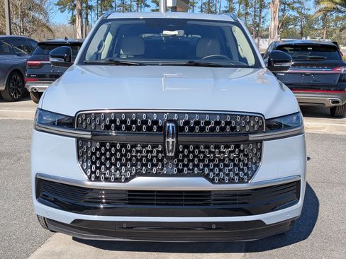 Certified 2025 Lincoln Navigator Reserve image 9