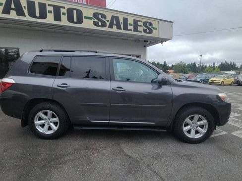 Used 2010 Toyota Highlander SE AWD/4WD image 2