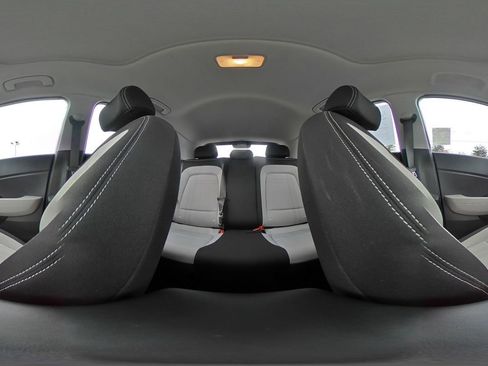 Used 2025 Hyundai Venue SEL image 42