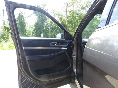 Used 2018 Ford Explorer XLT w/ Equipment Group 202A AWD/4WD image 9