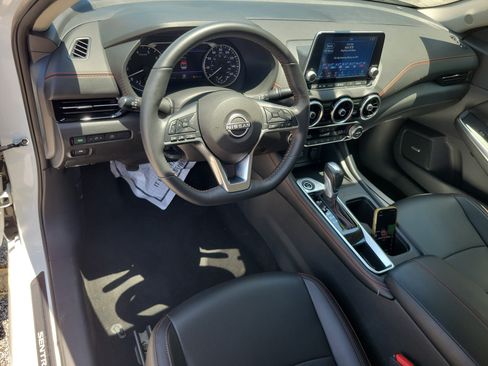 Used 2025 Nissan Sentra SR w/ SR Premium Package FWD image 13