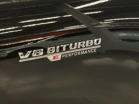 Used 2024 Mercedes-Benz S 63 AMG S w/ Carbon Fiber Exterior Package image 22