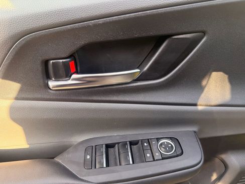 Used 2023 Toyota Prius XLE FWD image 9