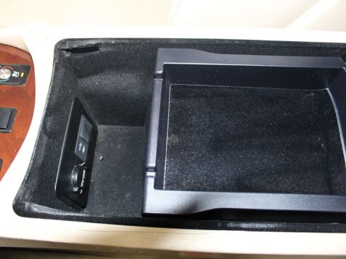 Used 2013 Lexus LS 460 w/ Comfort Pkg image 23