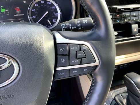 Used 2022 Toyota Highlander Platinum AWD/4WD image 19