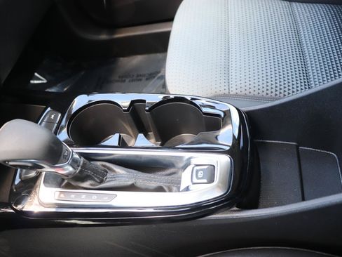 Used 2025 Chevrolet Trax LT FWD image 35