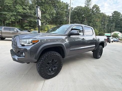 Used 2017 Toyota Tacoma TRD Off-Road w/ Tow Package (A/T) AWD/4WD image 22