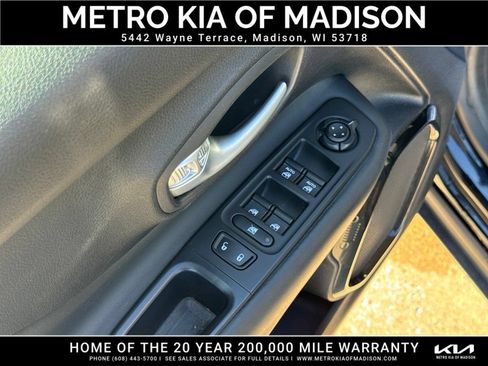 Used 2017 Jeep Renegade Altitude AWD/4WD image 12