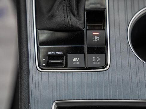 Used 2025 Toyota Sienna XLE FWD image 29