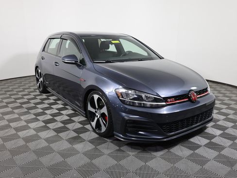 Used 2018 Volkswagen Golf S image 3