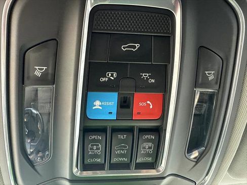 Certified 2022 Jeep Grand Cherokee L Limited w/ Luxury Tech Group II image 29