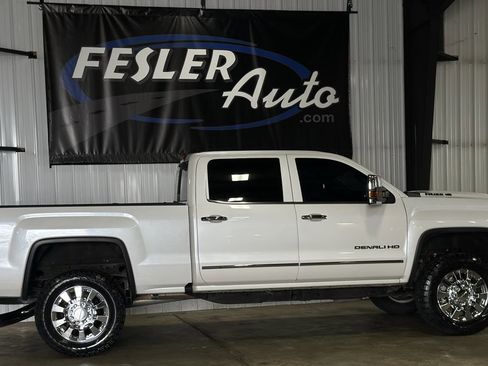 Used 2018 GMC Sierra 2500 Denali w/ Duramax Plus Package AWD/4WD image 13