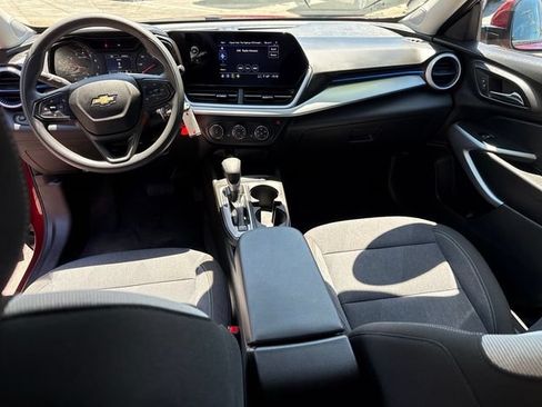 Used 2025 Chevrolet Trax LS w/ LS Convenience Package FWD image 12