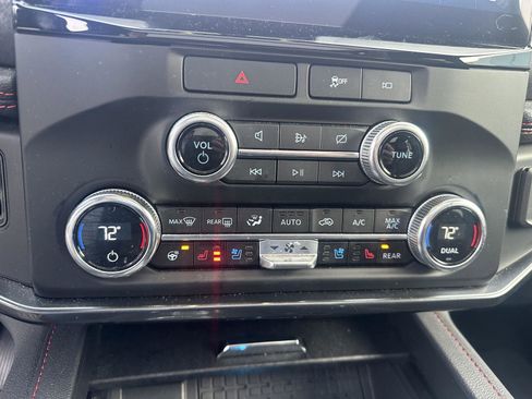 Used 2023 Ford Expedition Limited image 16