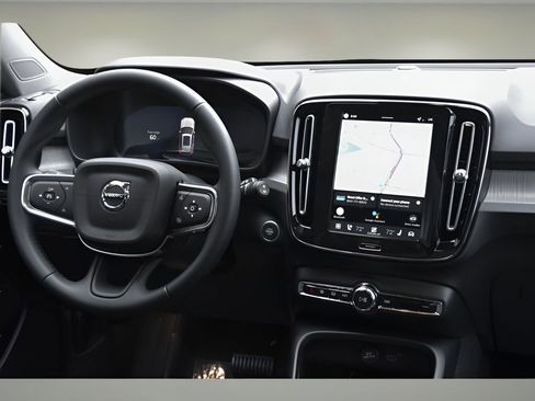 New 2026 Volvo XC40 B5 Plus w/ Protection Package Premier image 17