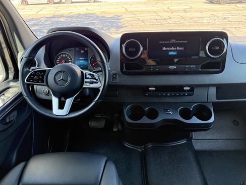 Used 2022 Mercedes-Benz Sprinter 2500 image 22