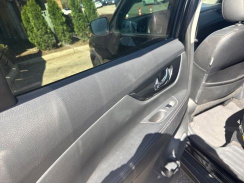 Used 2018 Nissan Rogue SL image 10