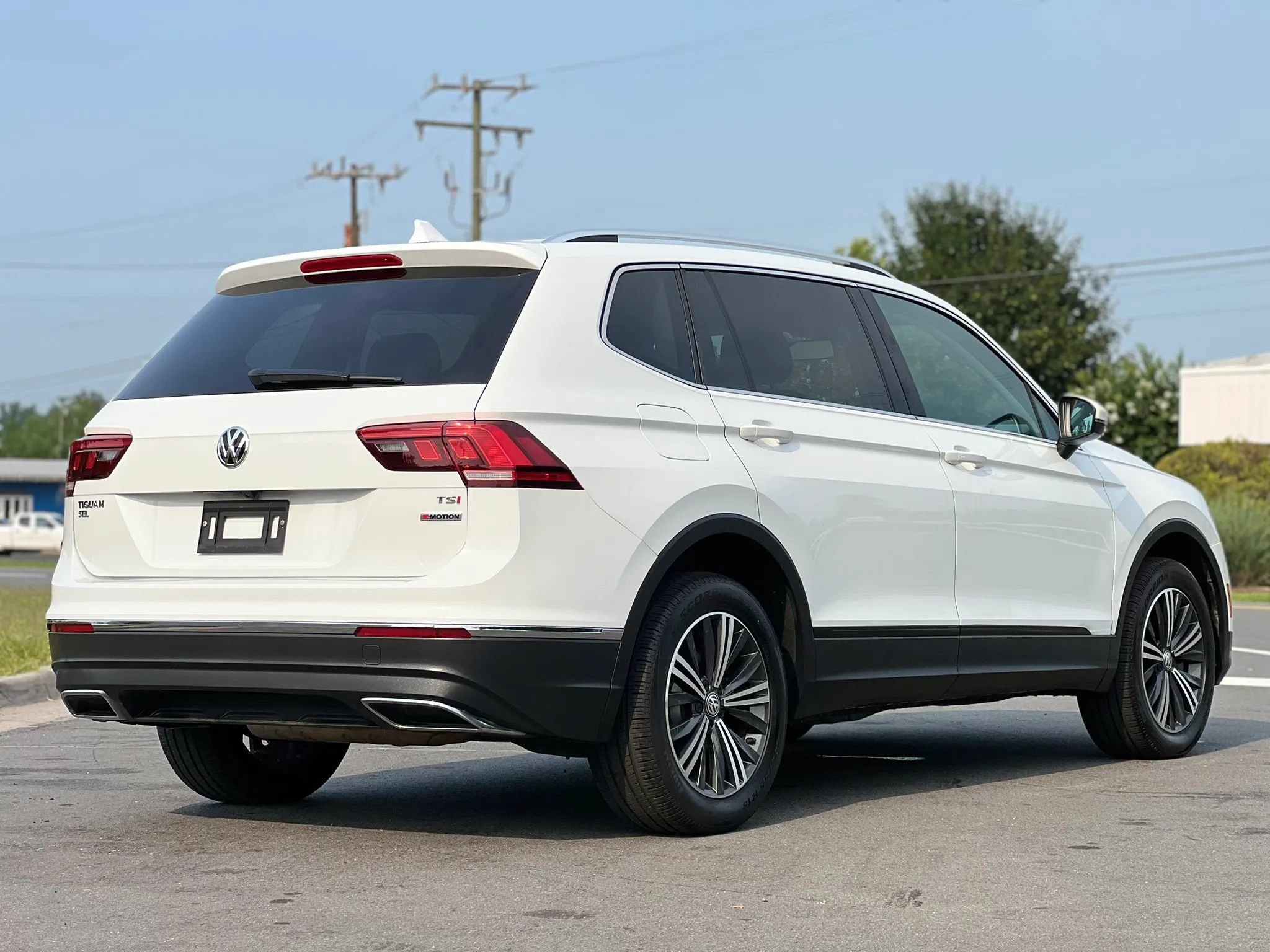 Used 2018 Volkswagen Tiguan SEL AWD/4WD image 5