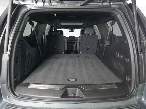 Used 2021 Chevrolet Suburban High Country AWD/4WD image 12